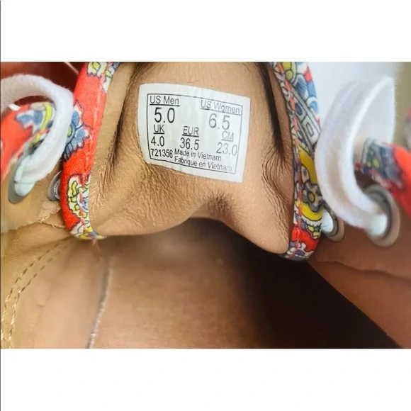 Vans Womens Size 6.5 Red/Blue Paisley Print Low Top Shoes - Picture 4 of 7